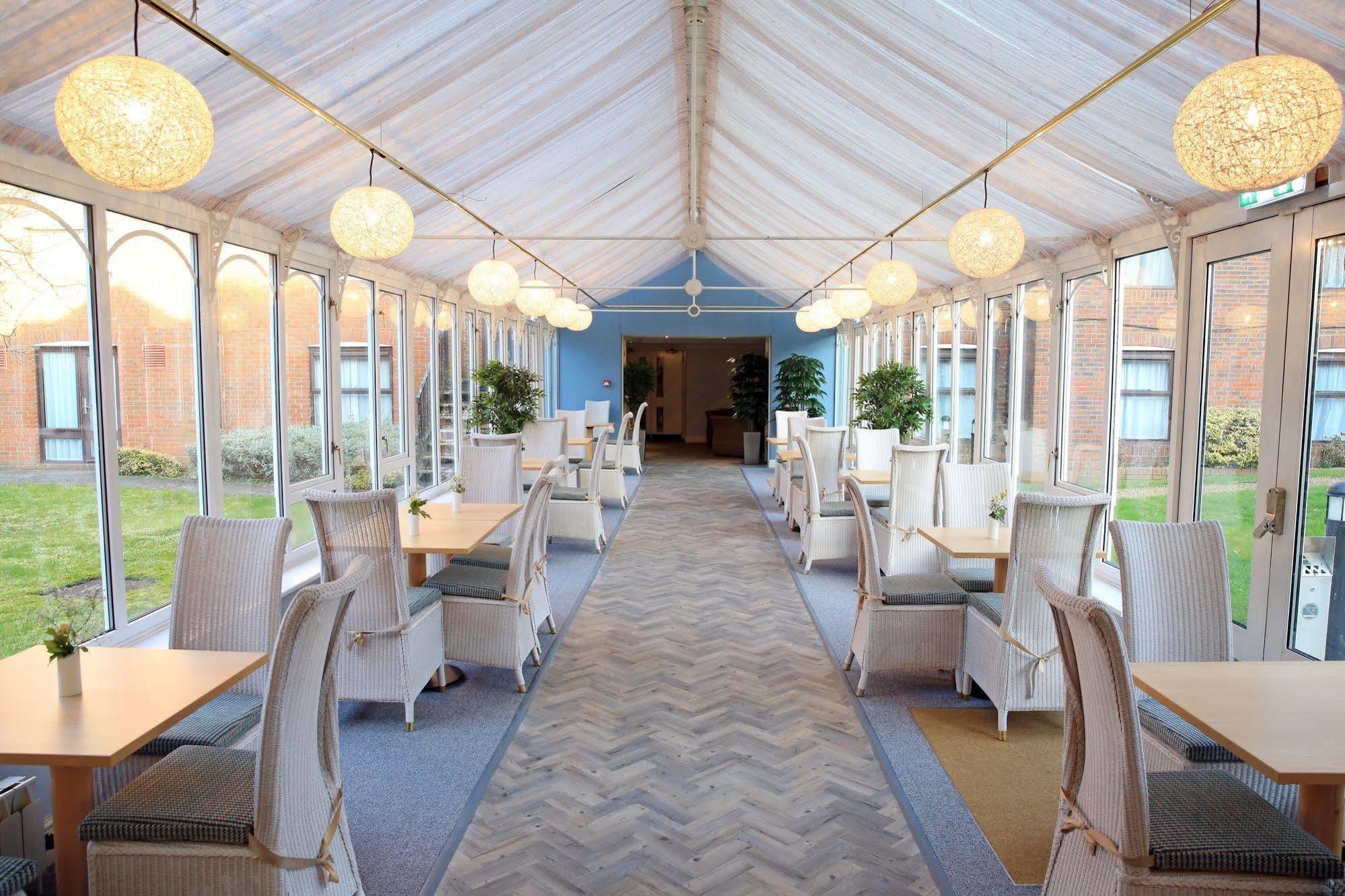 Hogs Back Hotel & Spa Nr Farnham Farnham  Esterno foto