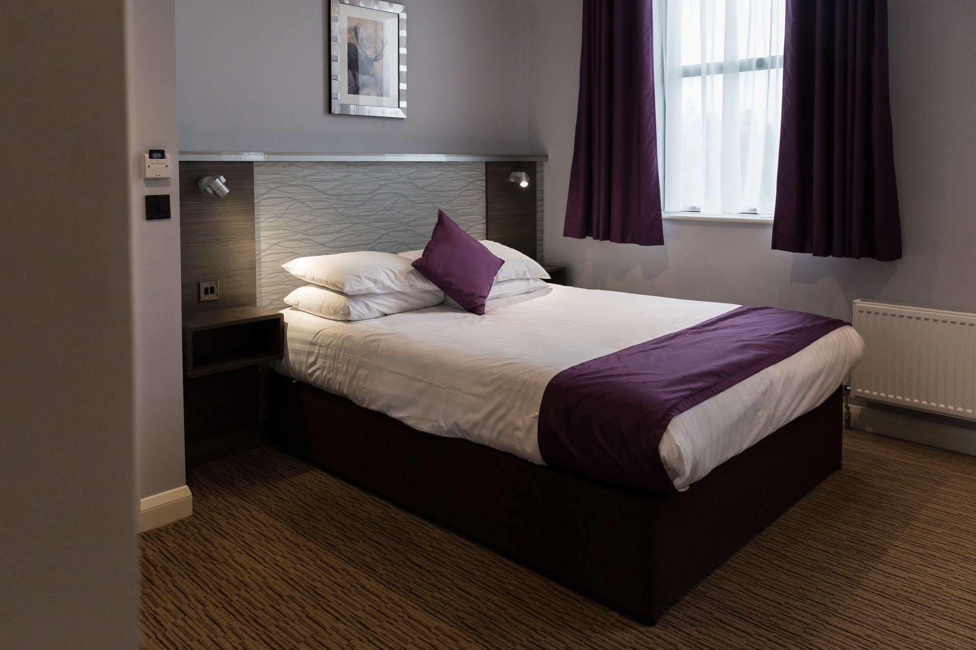 Hogs Back Hotel & Spa Nr Farnham Farnham  Esterno foto